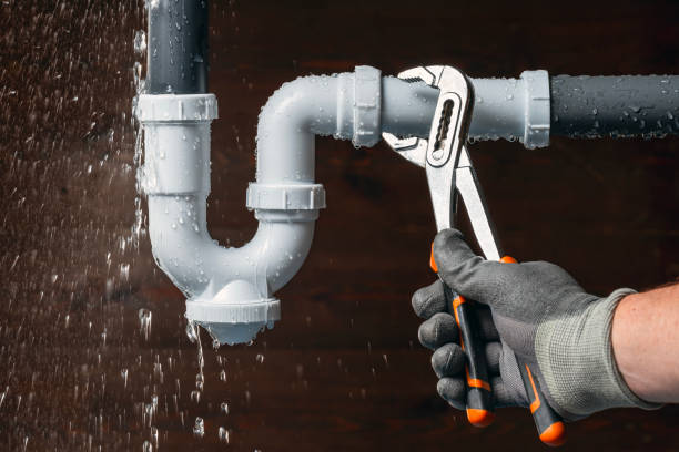 Professional Leak Detection technician working in Blue Mound, TX